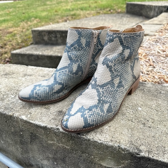 Lucky Brand Boots Women’s 6.5 M Snake Print‎ Bootie Leather Casual Zip - Picture 1 of 5